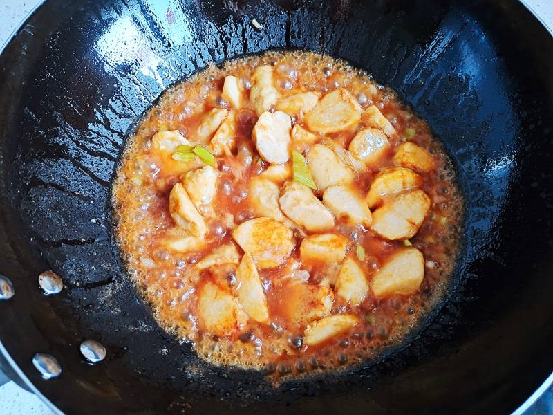 Khoai sọ rim mặn ngọt: Món chay ngon cho ngày đầu tháng-4