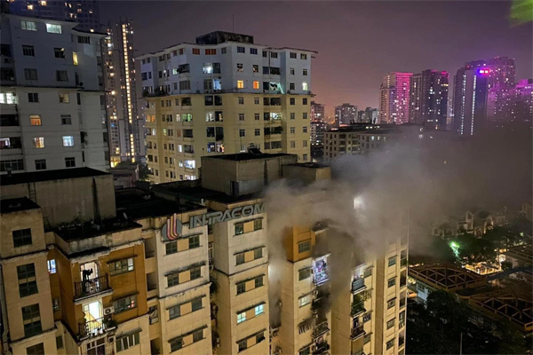 Tạm giữ kẻ đốt tủ quần áo làm cháy căn hộ chung cư của bạn gái-3