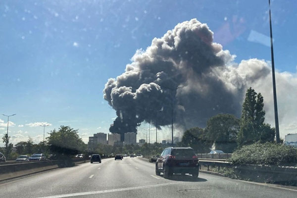 Cháy nghiêm trọng ở khu chợ đồ tươi sống lớn nhất thế giới tại Pháp-1