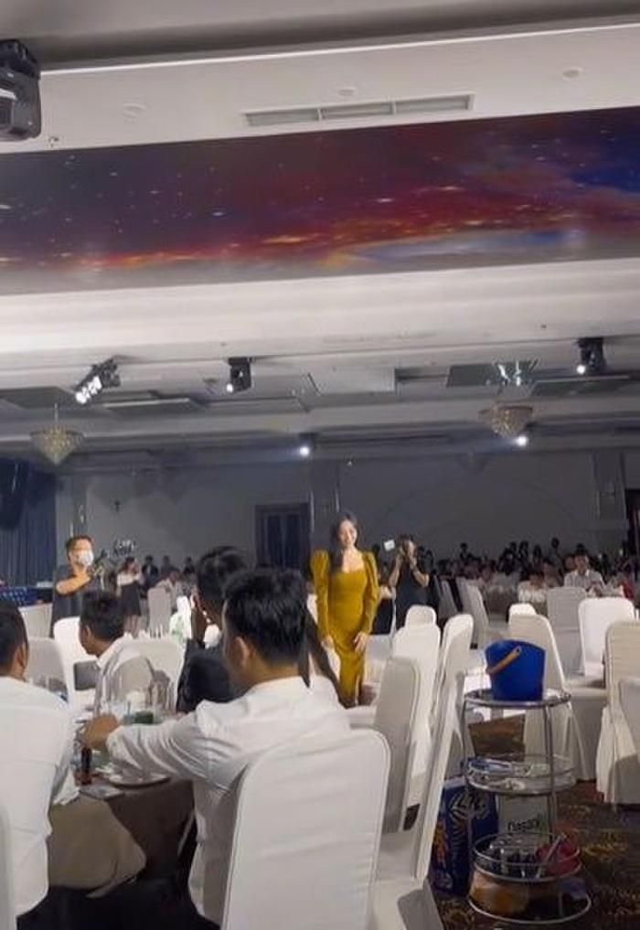 Shark Bình khẳng định chủ quyền: Dẫn Phương Oanh ra mắt tại bữa tiệc công ty-4