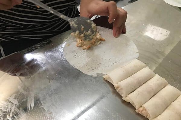 Đừng vội thả nem vào chảo: Cho thứ này vào trước để nem rán vàng giòn, lâu ỉu-2