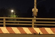 Cảnh sát chộp chân, cứu nam thanh niên định nhảy cầu tự tử ở Hà Nội