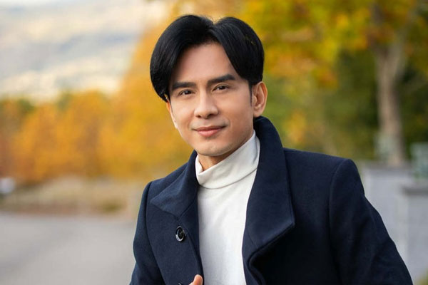 Ca sĩ Đan Trường cõng con trai Thiên Từ dạo phố ở Mỹ-1