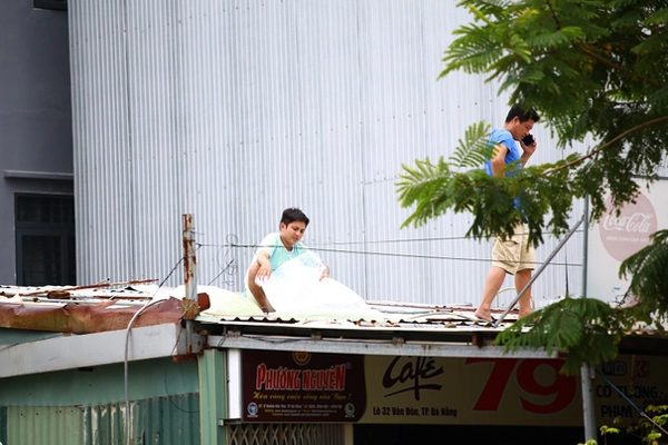 Bão số 4 giật trên cấp 17, có thể đánh đắm tất cả tàu thuyền-2