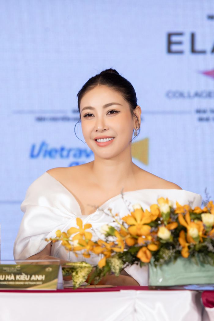 Hà Kiều Anh phản hồi việc bấm điện thoại khi chấm thi Hoa hậu Hòa bình-1