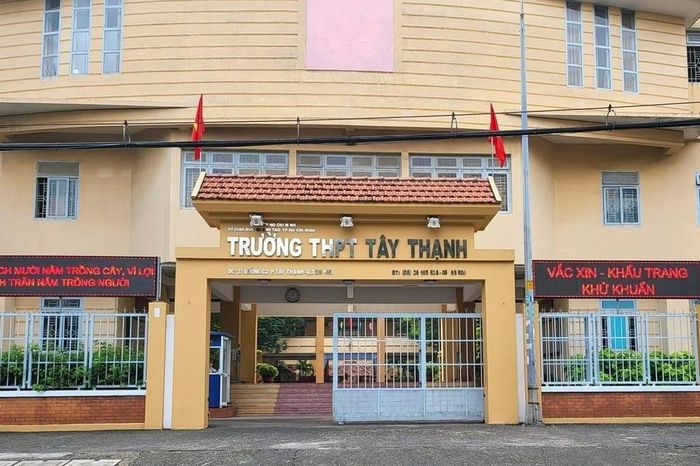 Phụ huynh bức xúc vì phải đóng tiền theo gợi ý của hiệu trưởng-1