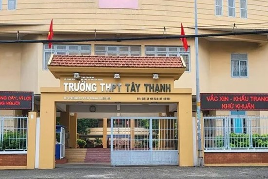 Phụ huynh bức xúc vì phải đóng tiền theo gợi ý của hiệu trưởng