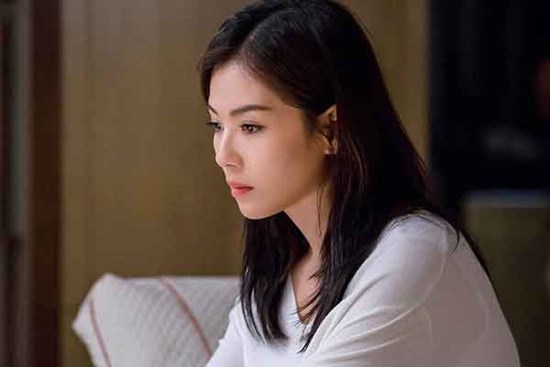 Biết mẹ chồng bệnh nặng sẽ phải tiêu tiền tiết kiệm, nàng dâu vội làm việc ích kỷ này