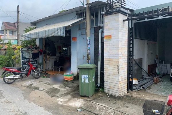 Bé trai 2 tuổi bị bỏ lại trên phố Hà Nội lúc rạng sáng-2