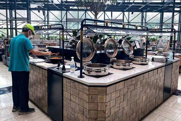 Nhóm 7 người ăn hết 300 con cua, 50 quả sầu riêng trong bữa buffet-4