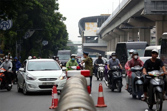 Hà Nội xử lý nghiêm người cố tình đi sai làn trên đường Nguyễn Trãi