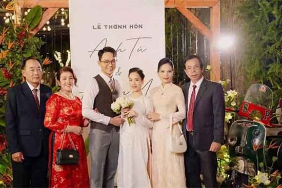 Ảnh hiếm về bố mẹ 2 bên trong đám cưới Anh Tú