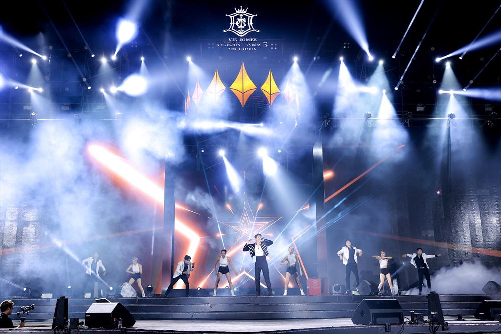 Hơn 8000 ‘chiến binh’ sale khuấy động lễ ra quân dự án Vinhomes Ocean Park 3 - The Crown-10