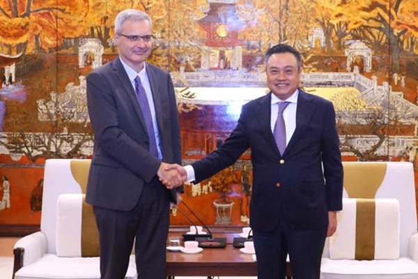 Chủ tịch UBND Thành phố Trần Sỹ Thanh tiếp Đại sứ Pháp tại Việt Nam-1