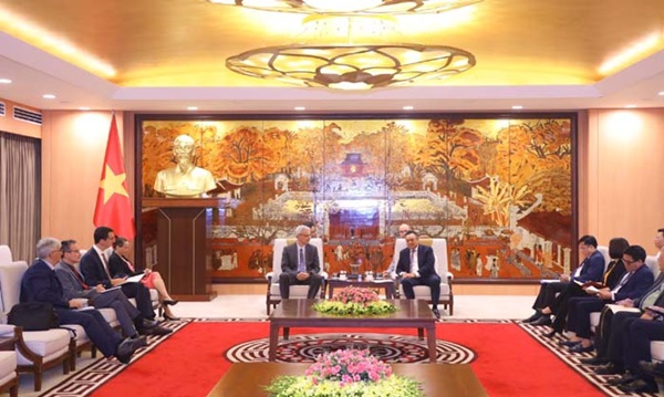 Chủ tịch UBND Thành phố Trần Sỹ Thanh tiếp Đại sứ Pháp tại Việt Nam-2