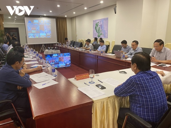 Nhiều nơi bắt đầu mưa to, nhà cửa tốc mái, cây xanh gãy đổ-23