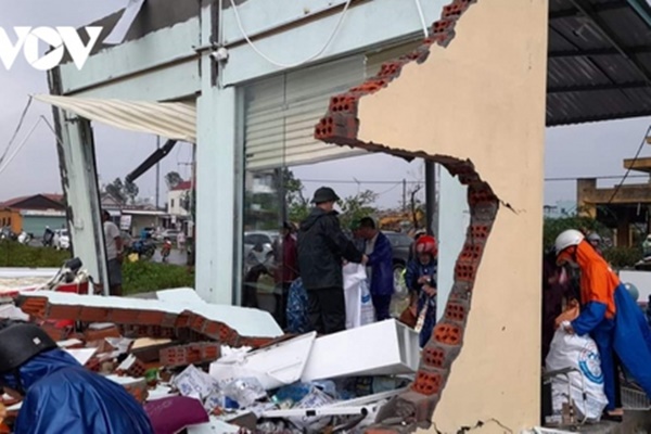 Đảo Cù Lao Chàm gió lớn, sóng cao hơn 3 m-1