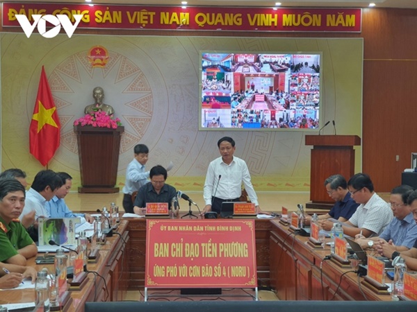 Nhiều nơi bắt đầu mưa to, nhà cửa tốc mái, cây xanh gãy đổ-8