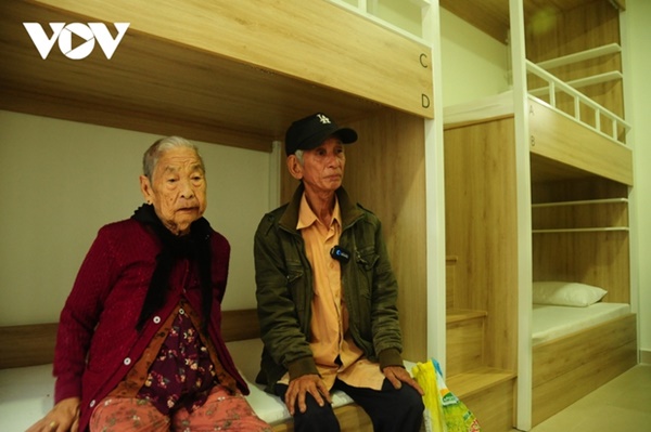 Nhiều nơi bắt đầu mưa to, nhà cửa tốc mái, cây xanh gãy đổ-19