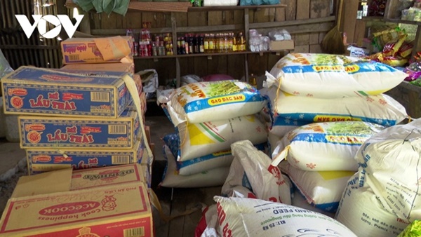 Nhiều nơi bắt đầu mưa to, nhà cửa tốc mái, cây xanh gãy đổ-20