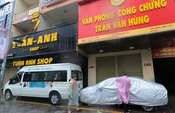 Ảnh: Người Đà Nẵng chi tiền triệu thuê xe container chặn trước nhà để chắn bão-9