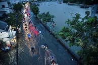 TP Hồ Chí Minh: Mưa lớn kết hợp triều cường dâng cao làm nhiều tuyến đường ngập nặng