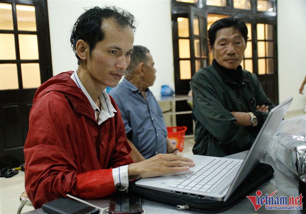 Khách du lịch kẹt bão, ‘lạc’ vào điểm sơ tán-5