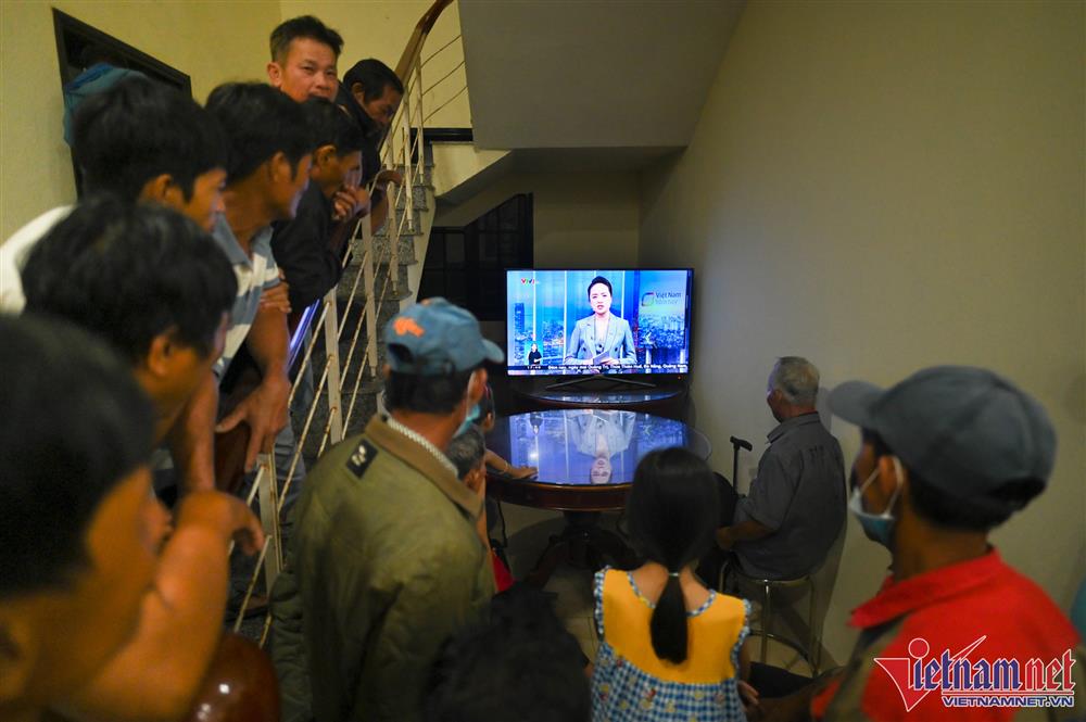 Khách du lịch kẹt bão, ‘lạc’ vào điểm sơ tán-6