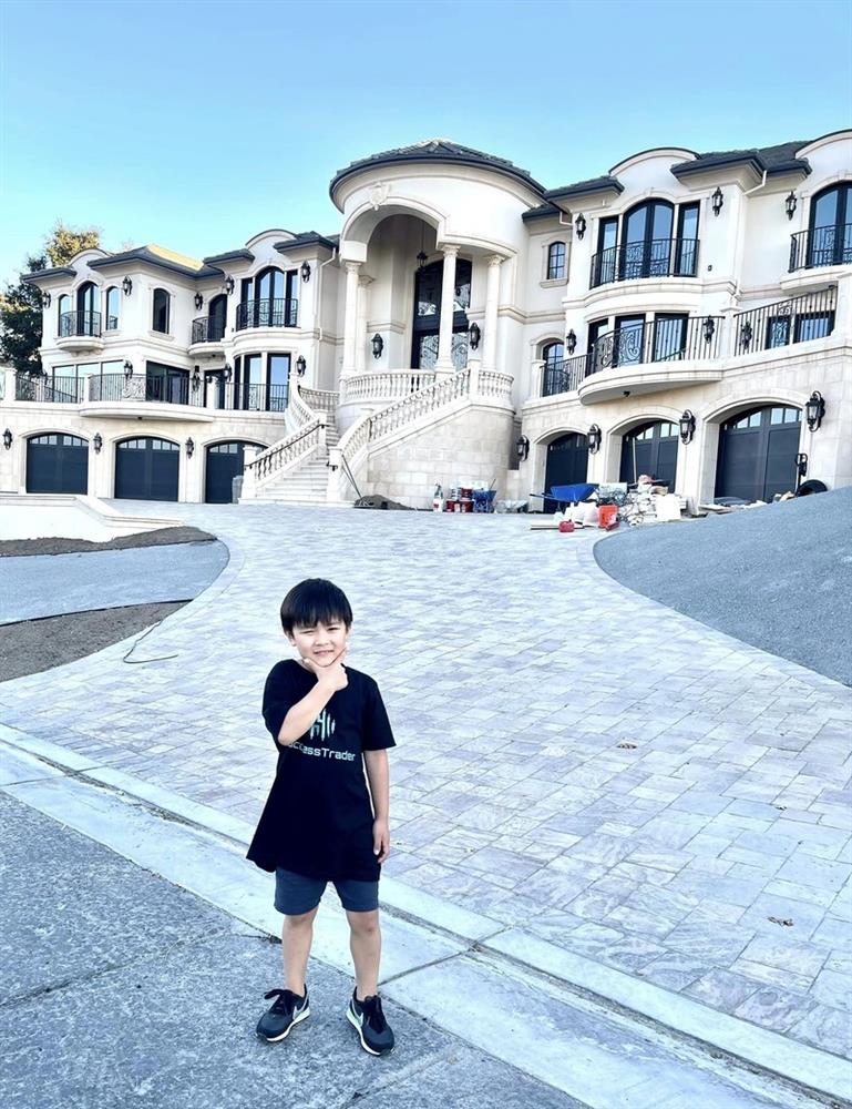 Hậu chia tay, doanh nhân Thủy Tiên mua thêm biệt thự như tòa lâu đài nguy nga-3