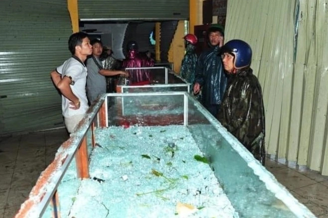 Tiệm vàng bị thổi bay, mất sạch tài sản trước bão Noru-1