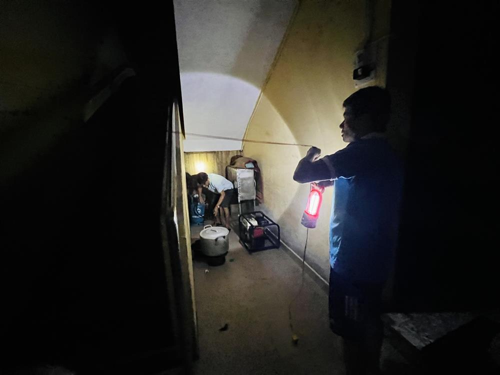 Hãi hùng cảnh bão NORU áp sát bãi biển Cửa Đại lúc 1h sáng, toàn TP Hội An mất điện-11