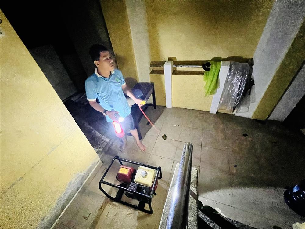 Hãi hùng cảnh bão NORU áp sát bãi biển Cửa Đại lúc 1h sáng, toàn TP Hội An mất điện-9