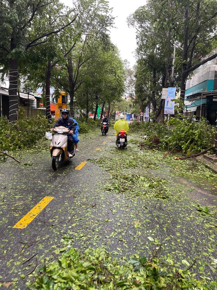 Hãi hùng cảnh bão NORU áp sát bãi biển Cửa Đại lúc 1h sáng, toàn TP Hội An mất điện-12