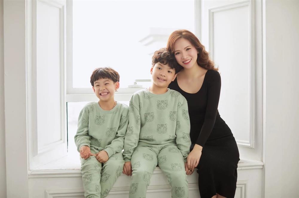 Con trai lười làm bài tập về nhà, Đan Lê có cách trị cực khéo-1