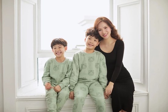 Con trai lười làm bài tập về nhà, Đan Lê có cách 