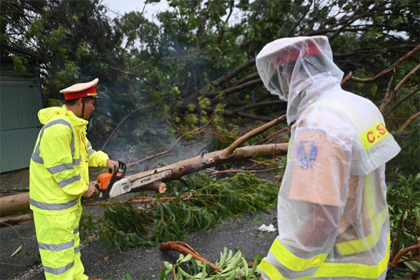 Điều xe tăng thiết giáp đưa sản phụ vượt bão đi sinh-3