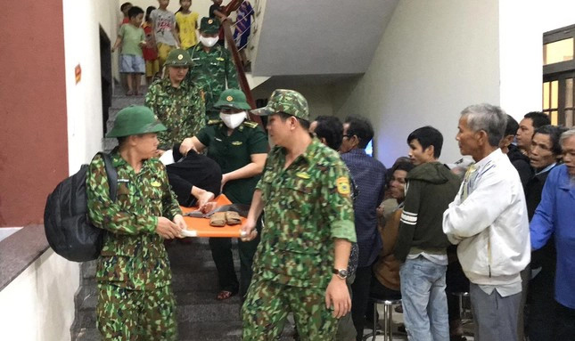 Điều xe tăng thiết giáp đưa sản phụ vượt bão đi sinh-2