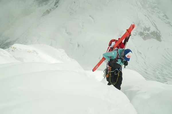 Nữ VĐV đầu tiên leo đỉnh Everest mất tích khi chinh phục núi ở Nepal-2