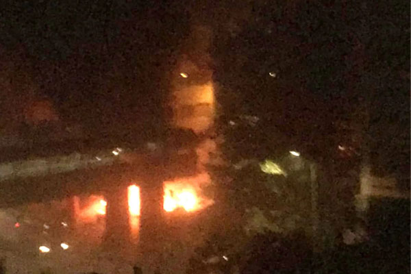 Hong Kong: Người đàn ông chơi khăm phóng hỏa làm 40 chiếc xe máy cháy trơ khung-1