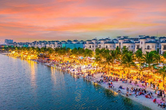 ‘Thành phố lễ hội’ Vinhomes thắp sáng kinh tế đêm khu đông Hà Nội