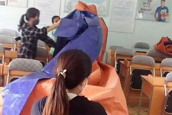 Bàng hoàng thấy cảnh đổ nát khi trở lại nhà sau bão-16