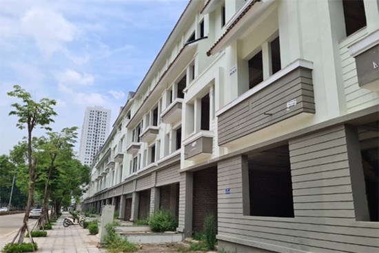 Đu đỉnh sốt đất, vay 8 tỷ đồng mua nhà liền kề, bán lỗ gần nửa vốn