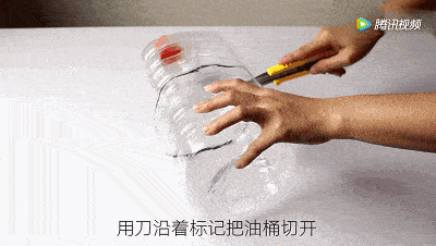 Đừng coi thường những can dầu rỗng và chai nhựa còn sót lại, chỉ cần dao kéo là có ngay những vật dụng tuyệt vời-11