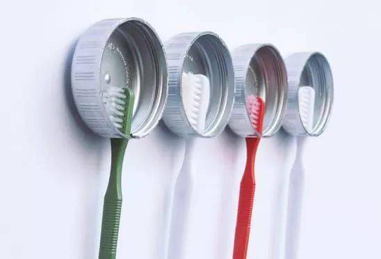 Đừng coi thường những can dầu rỗng và chai nhựa còn sót lại, chỉ cần dao kéo là có ngay những vật dụng tuyệt vời-14