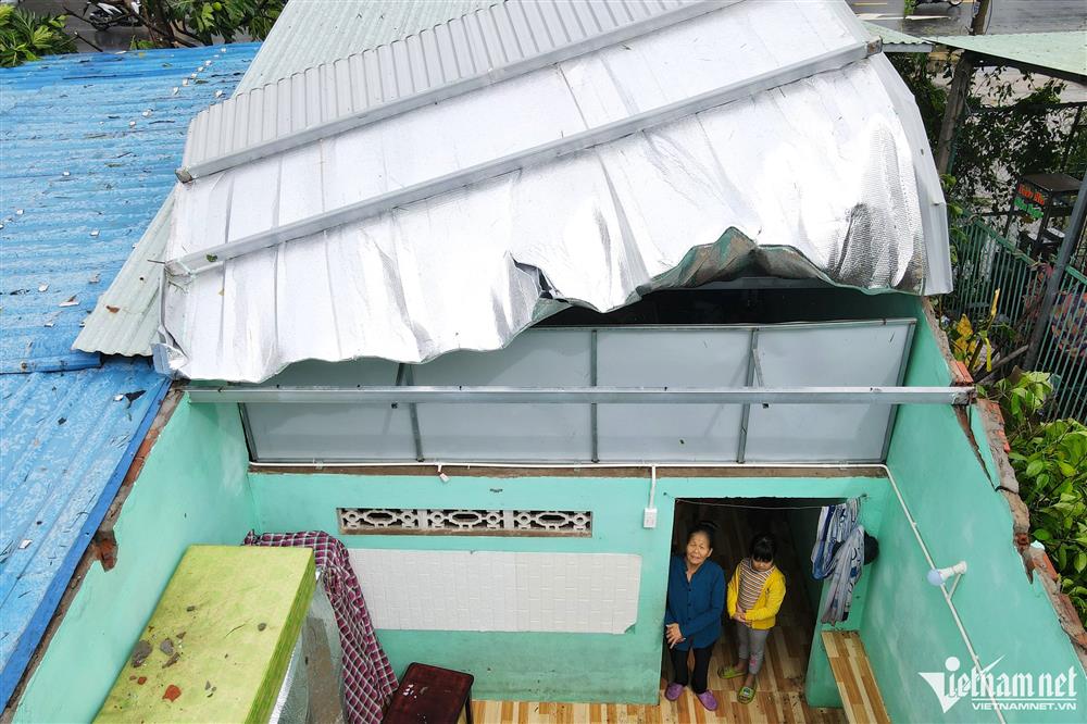 Bàng hoàng thấy cảnh đổ nát khi trở lại nhà sau bão-10