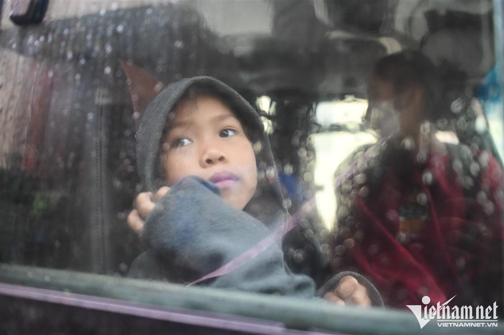 Bàng hoàng thấy cảnh đổ nát khi trở lại nhà sau bão-14