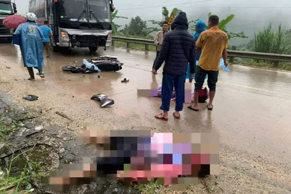 Video: Ô tô bay trên không, lộn vòng 20m như phim hành động-1