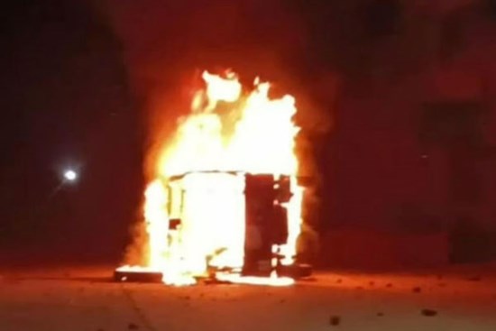 Ấn Độ: Thầy giáo bị truy nã vì đánh chết nam sinh làm bài kiểm tra điểm kém