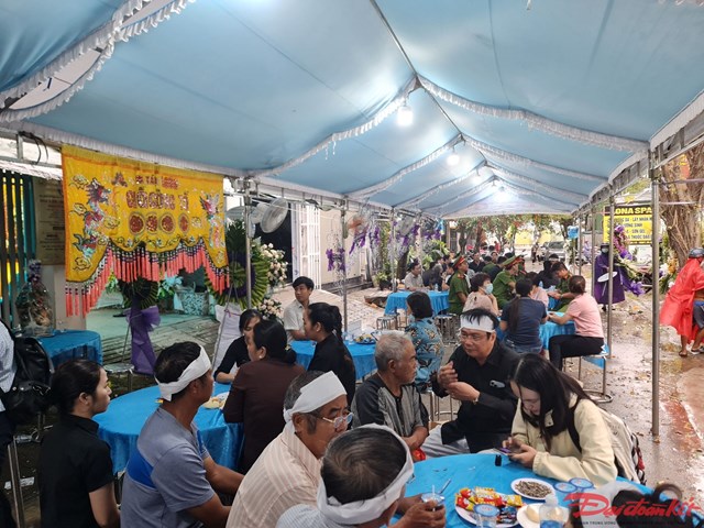 Hình ảnh xúc động lễ tang Nhà giáo Ưu tú Nguyễn Ngọc Ký-4