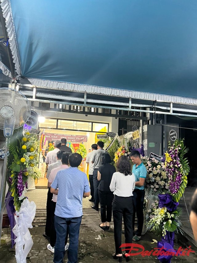 Hình ảnh xúc động lễ tang Nhà giáo Ưu tú Nguyễn Ngọc Ký-5